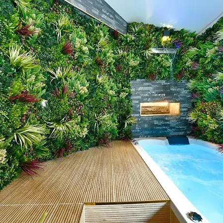Little Jungle Jacuzzi 아파트 *
